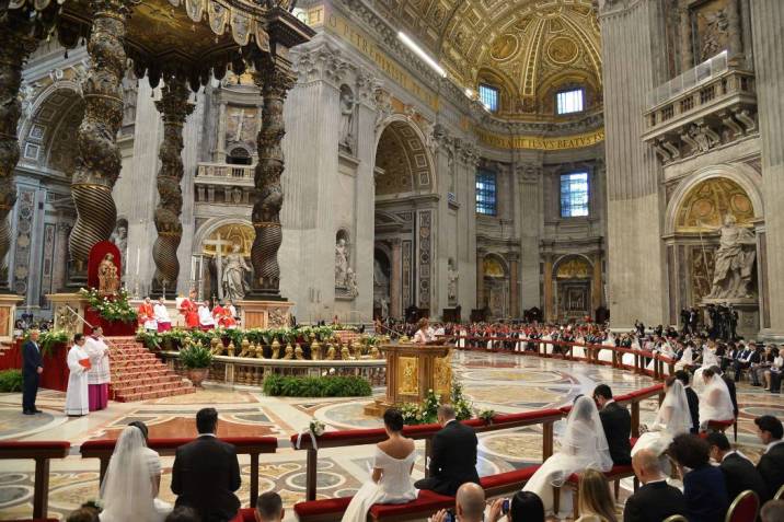 38. La visión sacramental del matrimonio